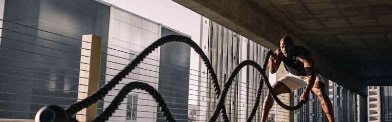 足球世界杯冠军球队高举奖杯的庆祝场面